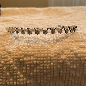 Headband with sparkles and pearlized beads